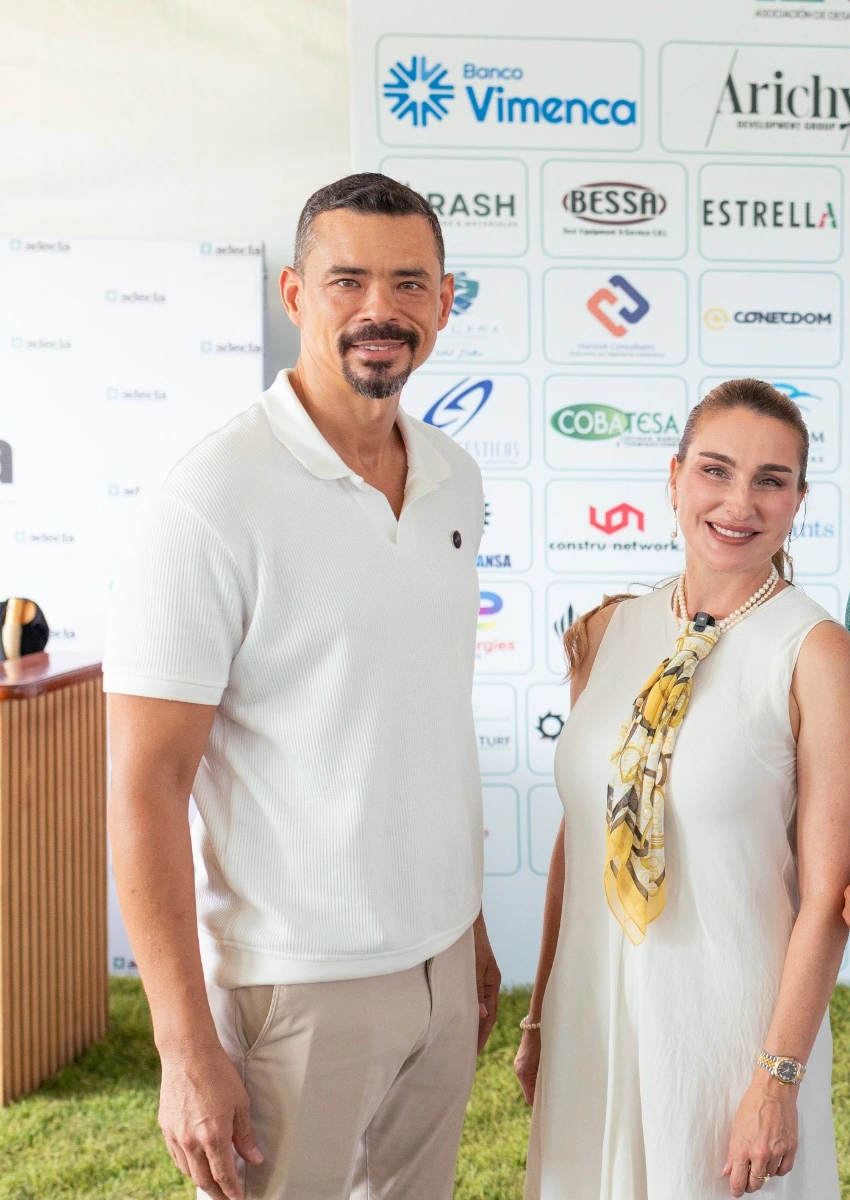 Marcos Farreras junto a Anna Gladysheva, CEO de Arichy Real Estate